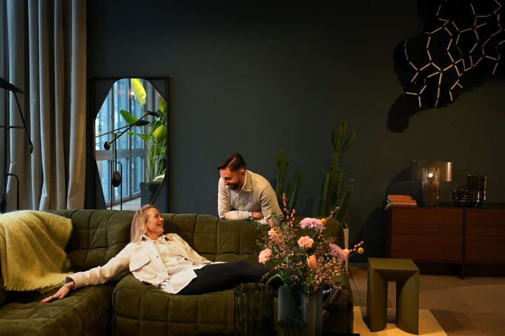 Ein Moebelstueck als Hochzeitsgeschenk Foto Jie