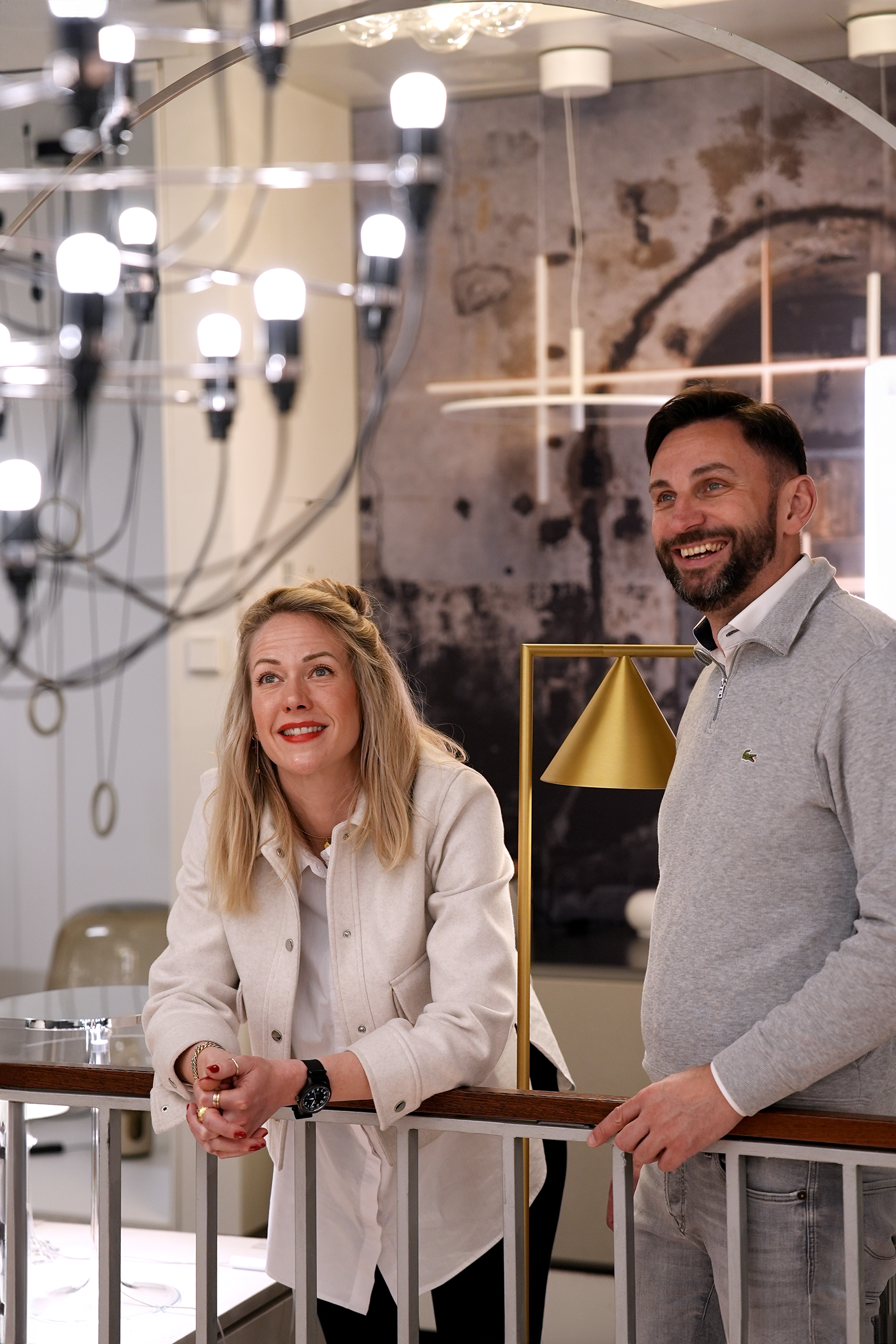 Hochzeitspaar-im-Lichthaus-Moesch